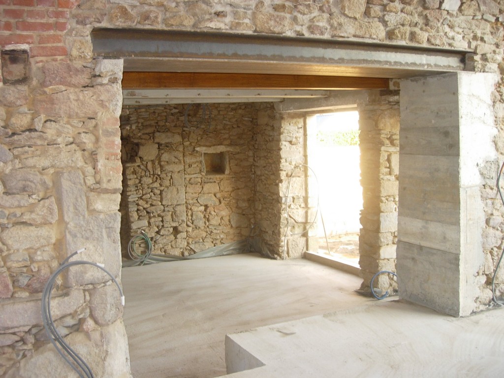Ouverture de mur en pierre, en béton à Hyères
