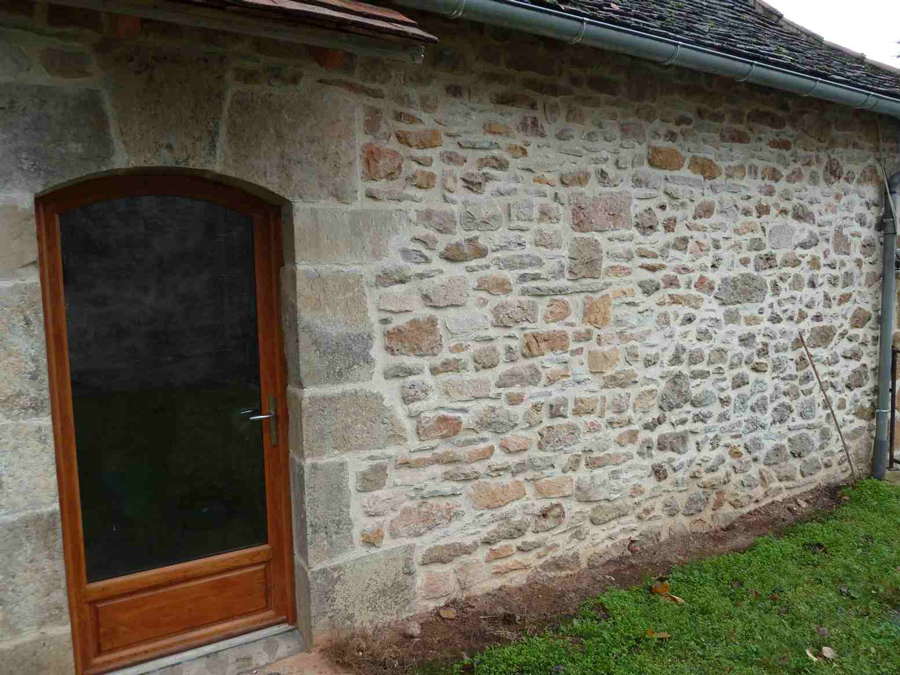 Joint à la chaux, façade en pierre dans le Var